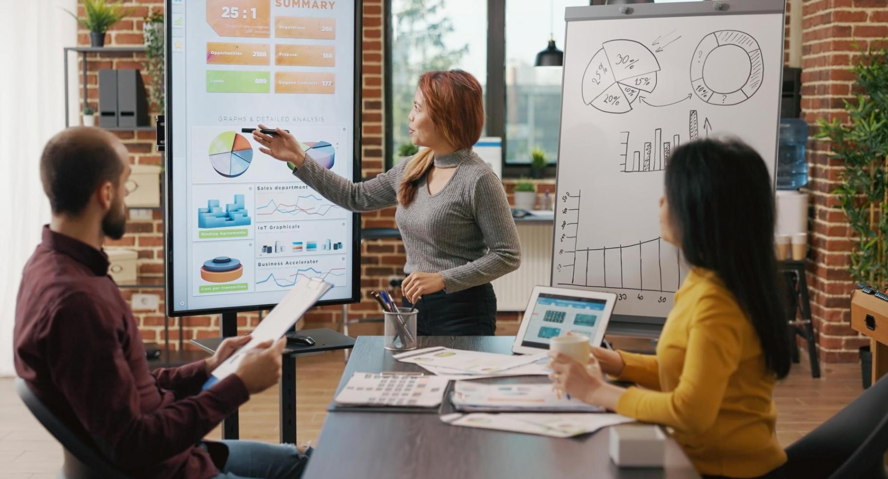 Il team lycenquiros durante una sessione di lavoro con un cliente nel nostro ufficio di Messina