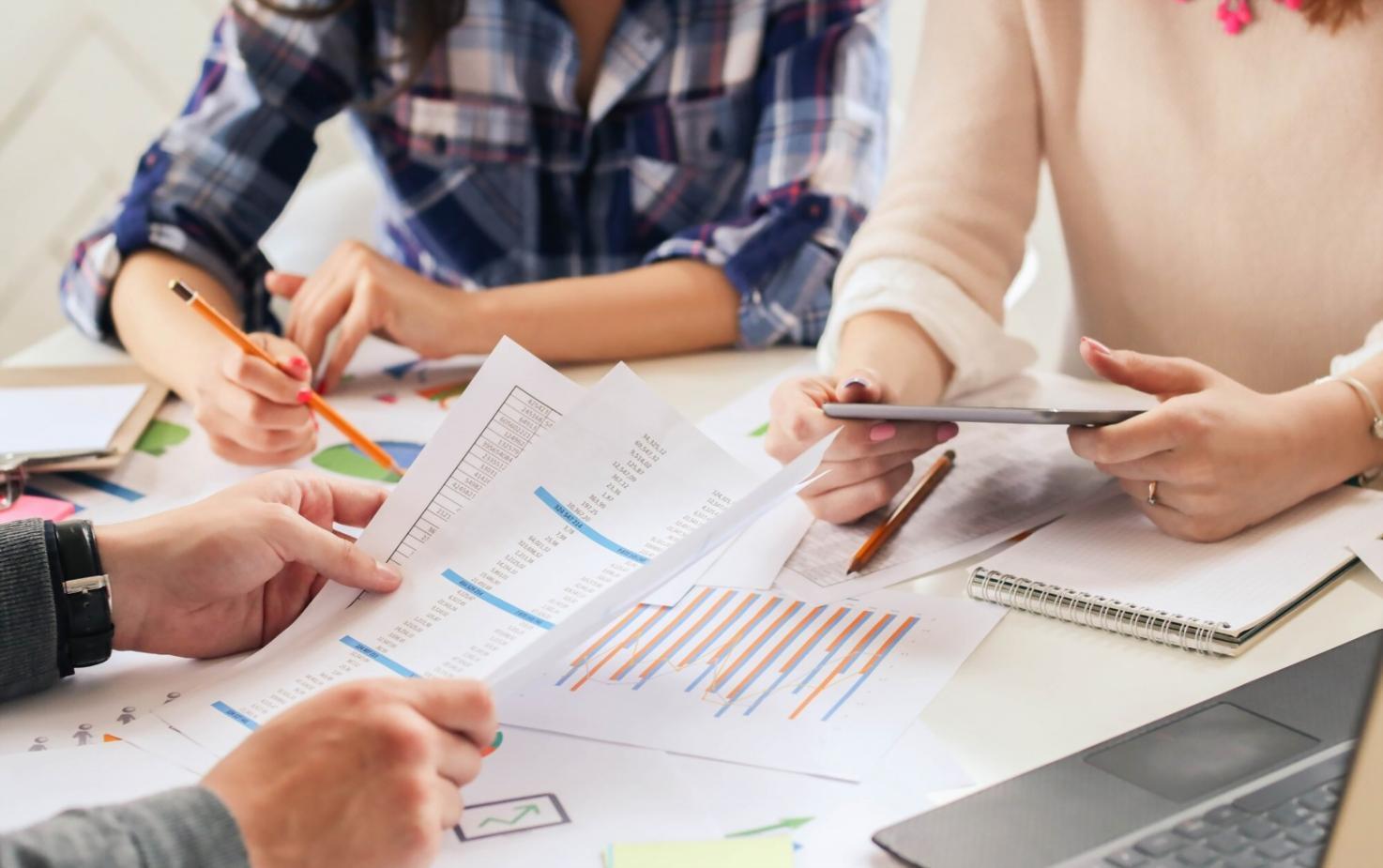 Sessione di consulenza personalizzata con cliente del settore commerciale